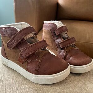 UGG Rennon II Boys Leather Kids Shoes size 11